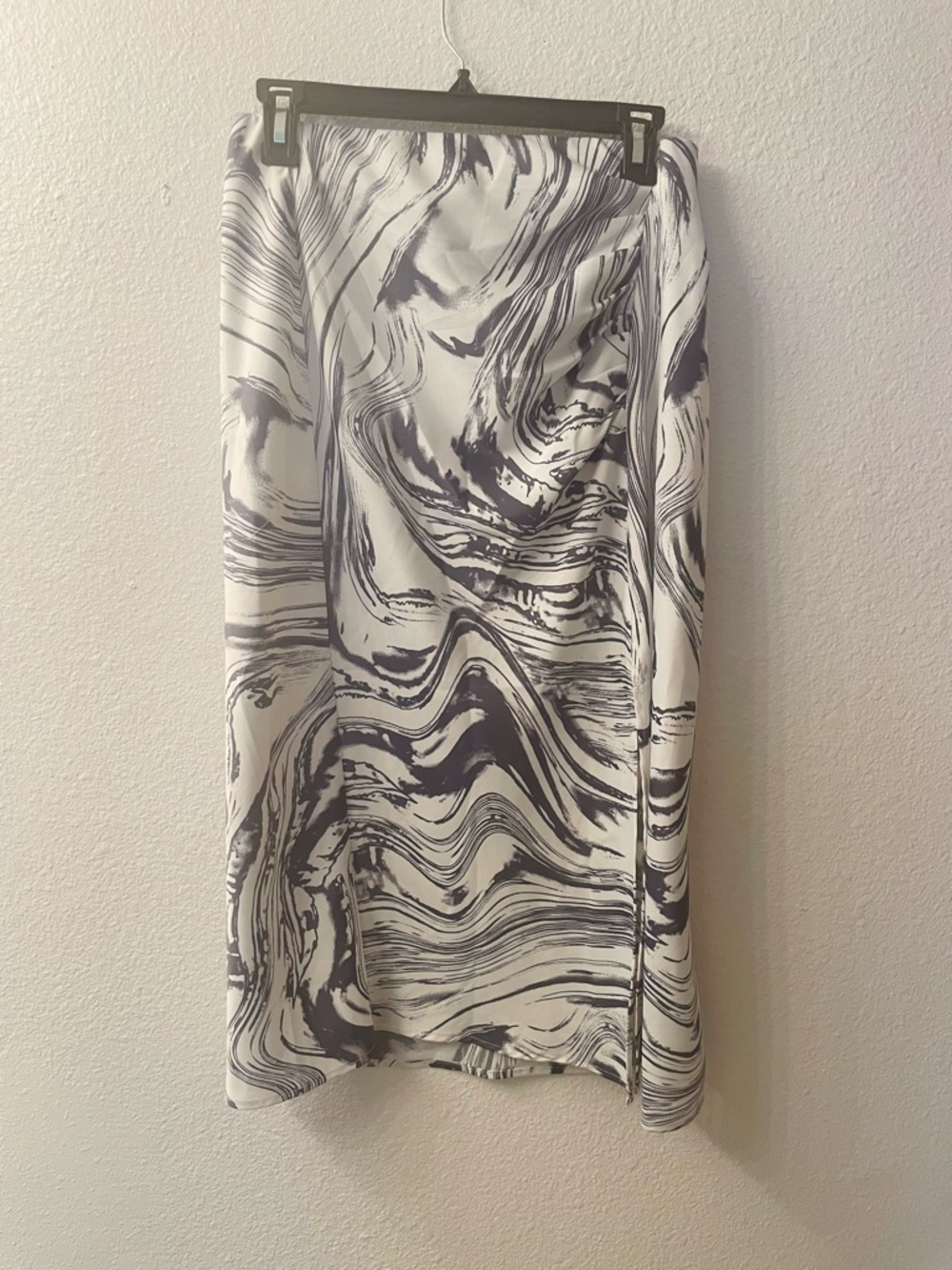 Women's Marble-Print Midi Skirt in White and Black